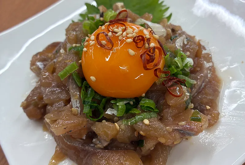 あじユッケ卵黄のせ